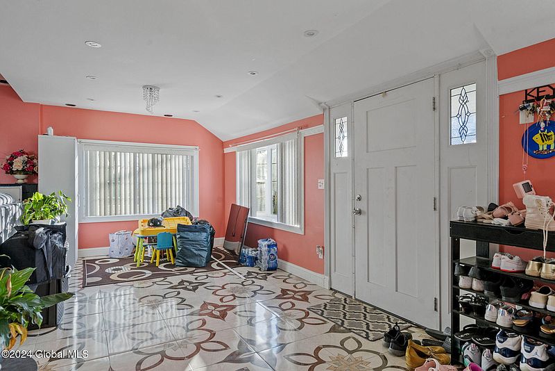 5th image of 1076 Dean Street
