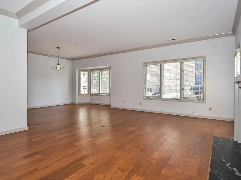4444 Lindell Blvd #7 — Photo 12