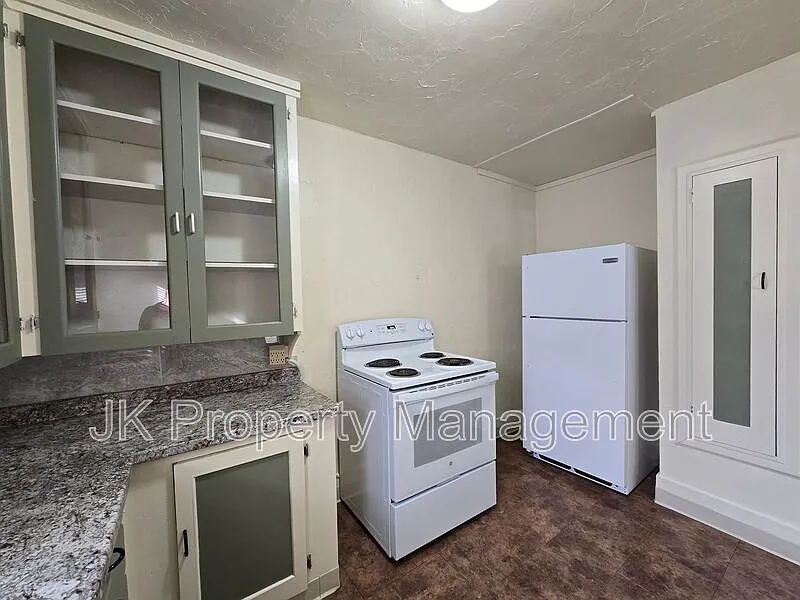 Studio, 1.0 bath, 425 sqft, $750 — Photo 4