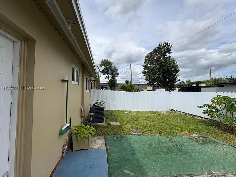 2550 SW 58th Ave #A — Photo 11