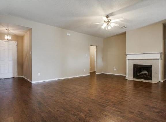 3rd image of 9813 Nixon Dr