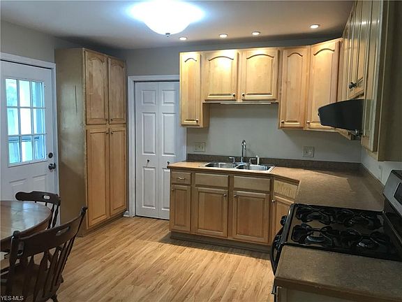 4th image of 71 River Dr