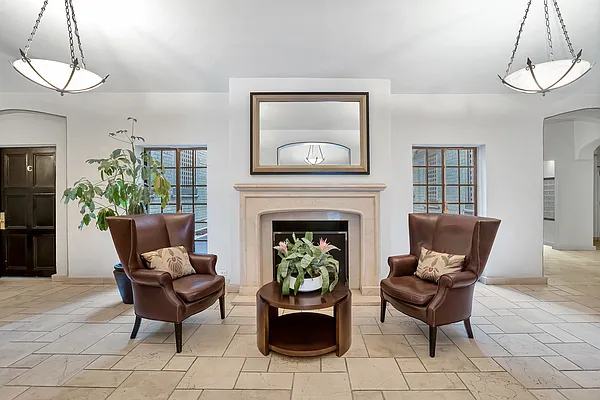 Sold by R New York | media 24