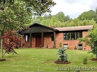 28 Greenleaf Cir, Asheville, NC 28804