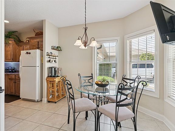 4th image of 152 Villa Rd
