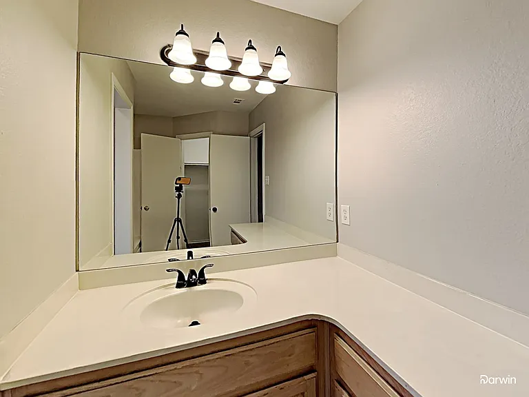 551 SW Rand Dr — Photo 8