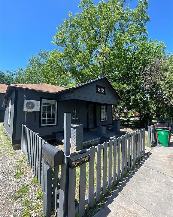 1st image of 105 E Adoue St #1