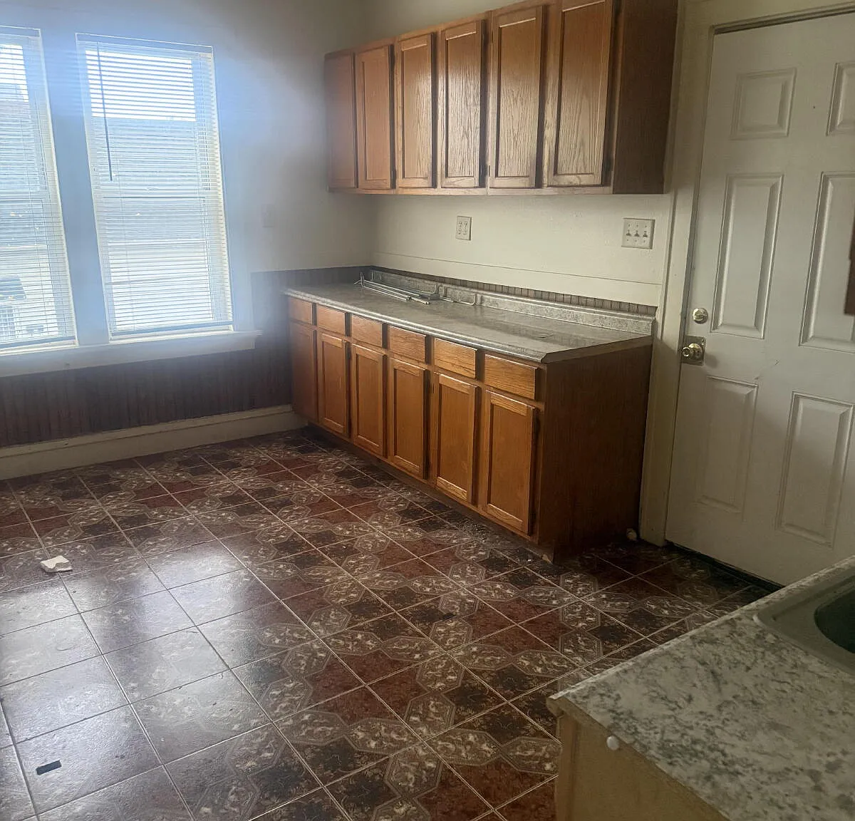 2 bed, 1.0 bath, $925 — Photo 4