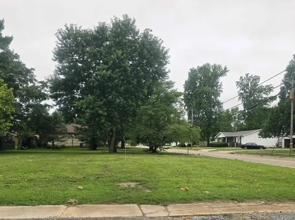 812 N Vicksburg St, Marion, IL 62959