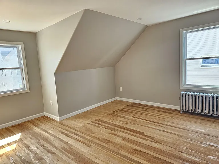 16 Rena St — Photo 13
