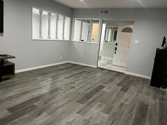 4th image of 1106 E Millmont St