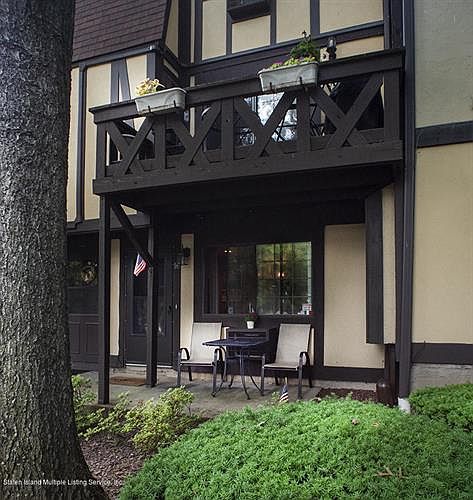 1st image of 16 Elmwood Park Dr