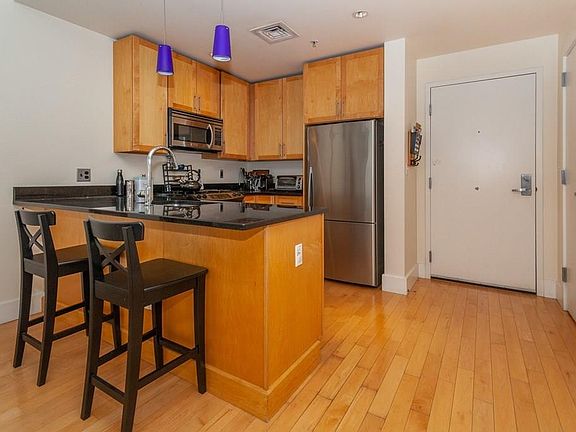 4th image of 181 Essex St Unit E703