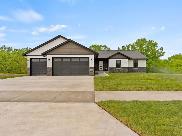 207 Westwood Cir, Kalona, IA 52247