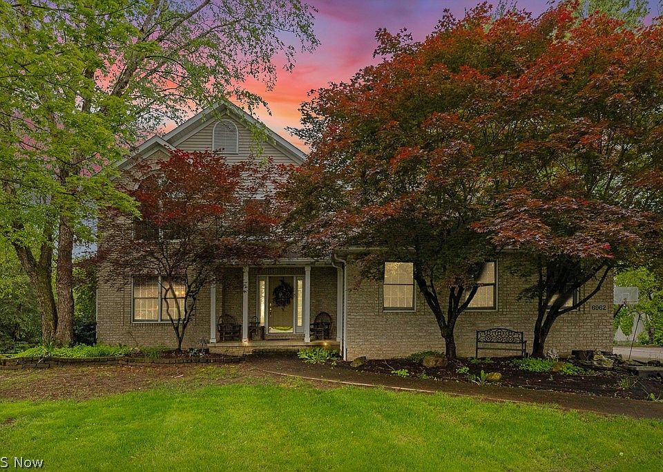 1st image of 6962 Mapleridge Cir NW