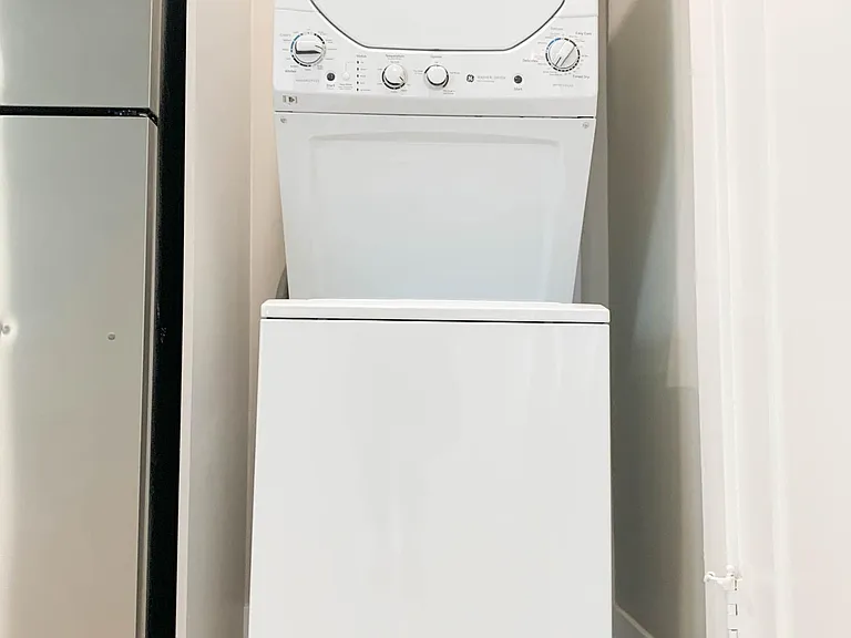 1747 5th Ave #20 — Photo 3