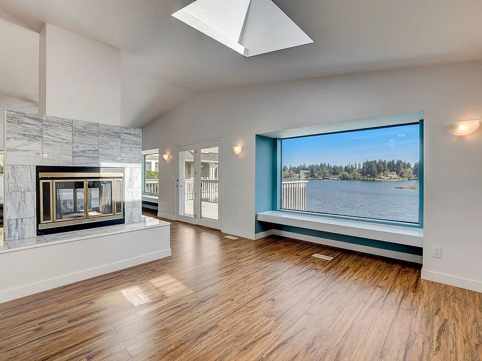 9721 Lake Steilacoom Dr SW