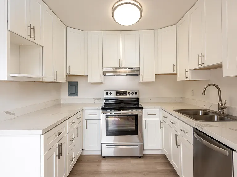 Los Robles Apartments — Photo 6