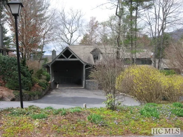 62 Fairway Villas Dr, Sapphire, NC 28774