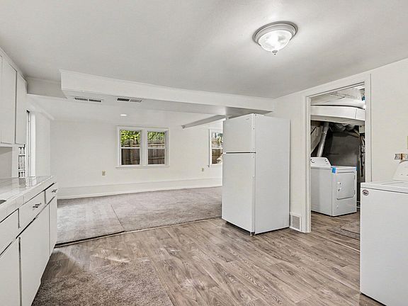 5th image of 2426 Charles Ave