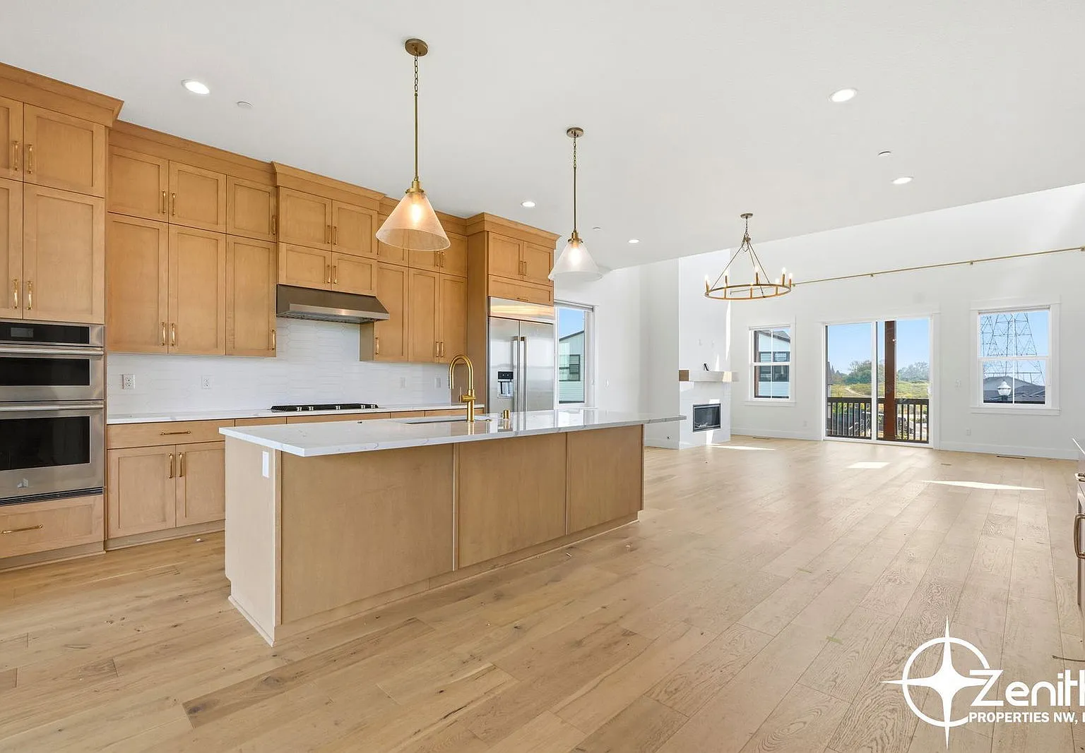 6 bed, 5.0 bath, 4081 sqft, $5,295 — Photo 4