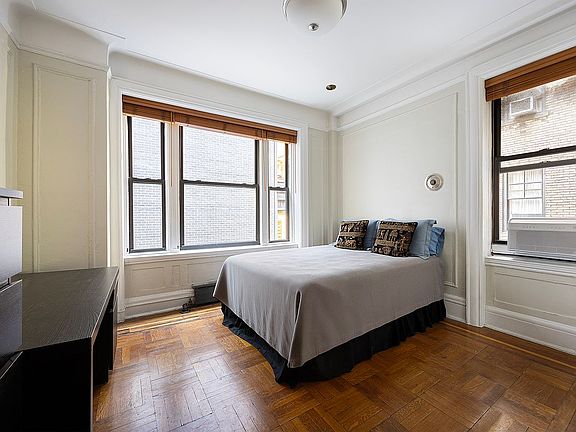 5th image of 200 W 54th St APT 6A