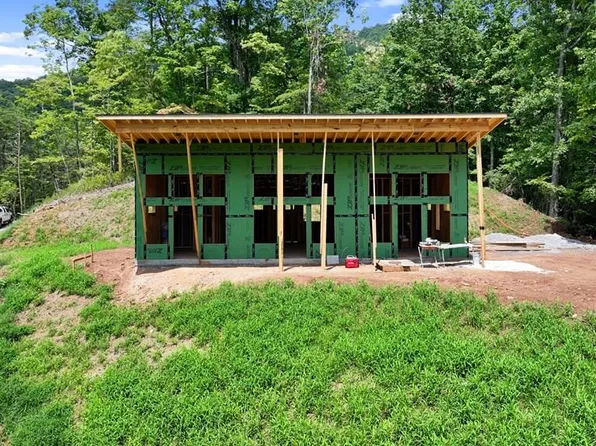 7 Fires Creek Rd, Hayesville, NC 28904