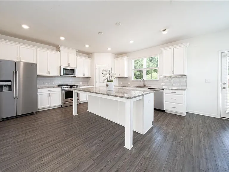 307 Danville Ave — Photo 10