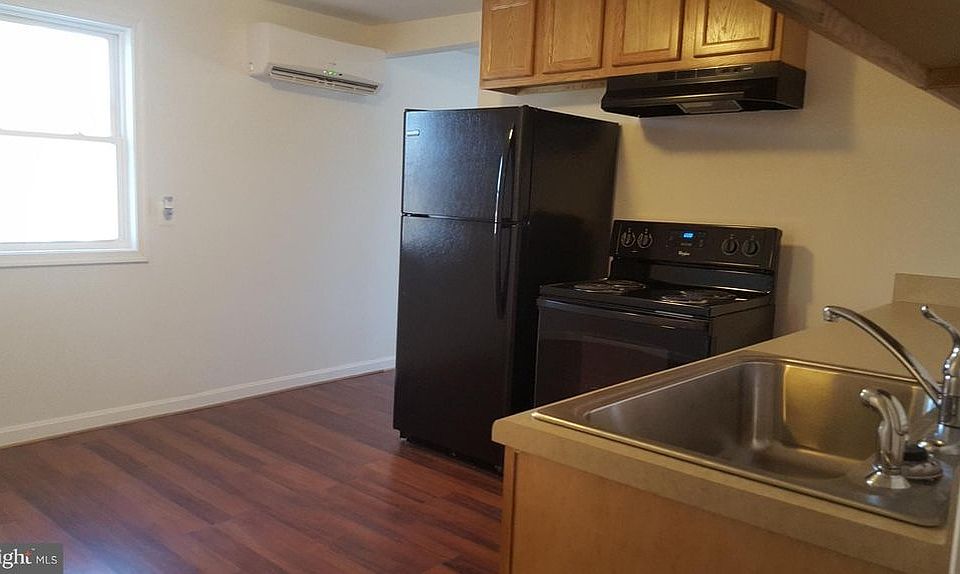 2nd image of 104 E Main St APT 3