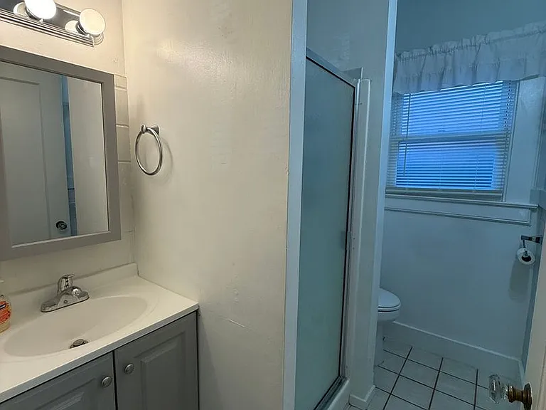 1813 Beverly Way — Photo 13