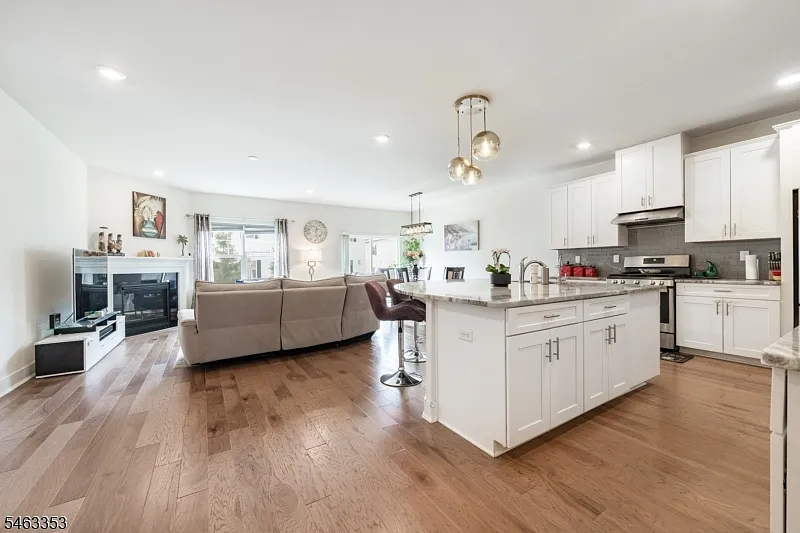 15 Gerhard Pl