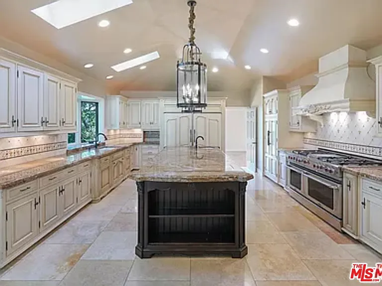 1681 Stone Canyon Rd — Photo 32