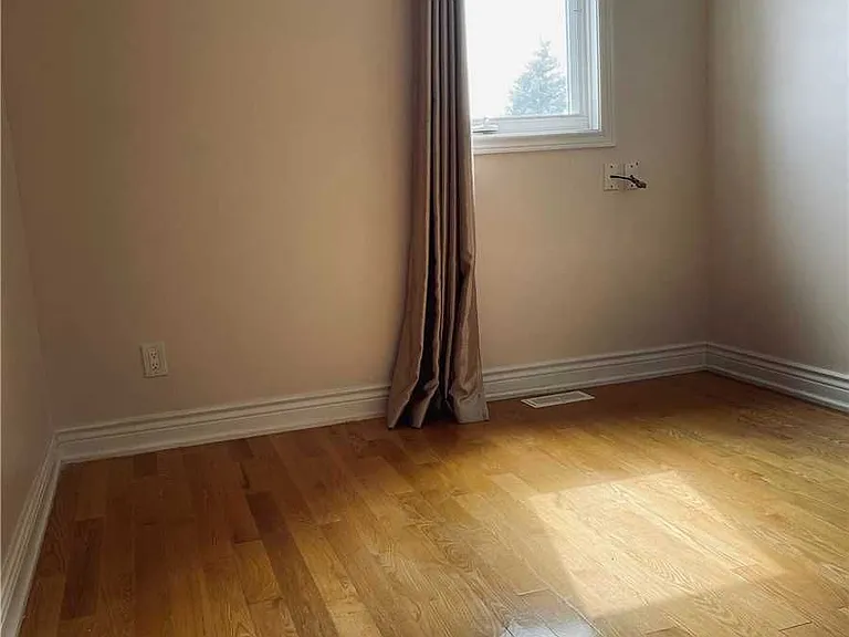 5295 Thornwood Dr #UPPER — Photo 12