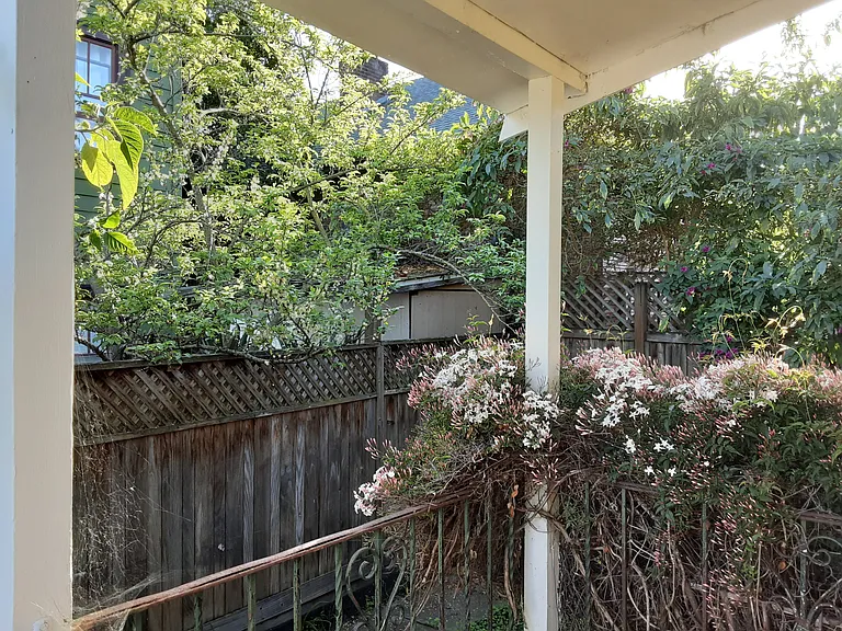 1084 Aileen St — Photo 13