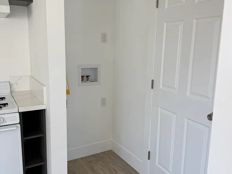 1204 S Spruce St — Photo 6