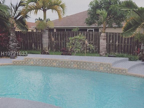 4th image of 1270 SW Aragon Ave