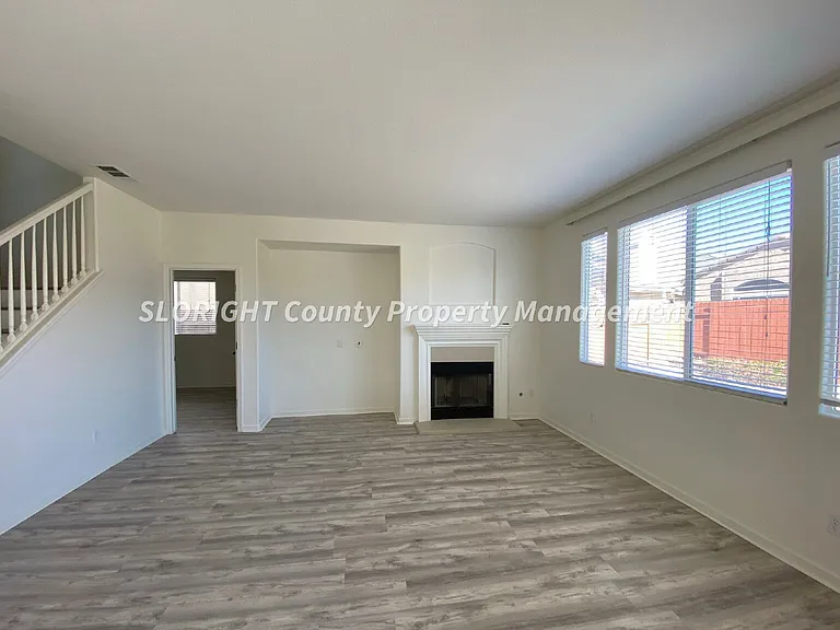 1654 Belmont Ct — Photo 17