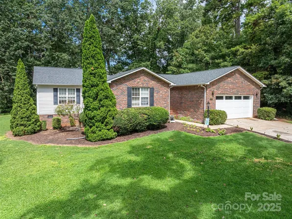 1335 Huckleberry Dr, Lincolnton, NC 28092