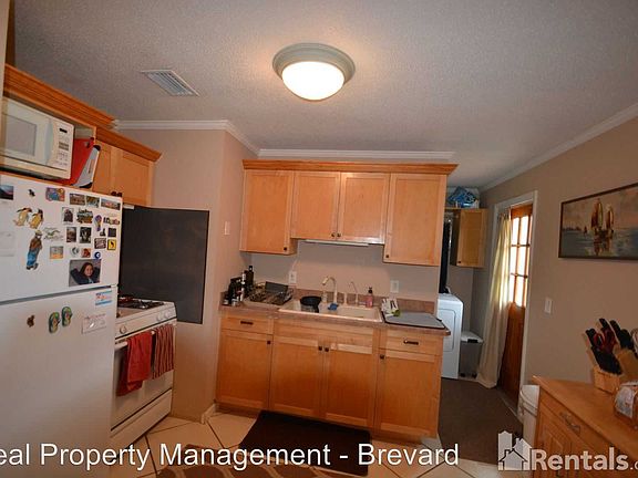 2nd image of 1033 Lakemoor Blvd