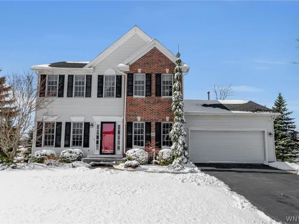 30 Ferndale Dr, Orchard Park, NY 14127