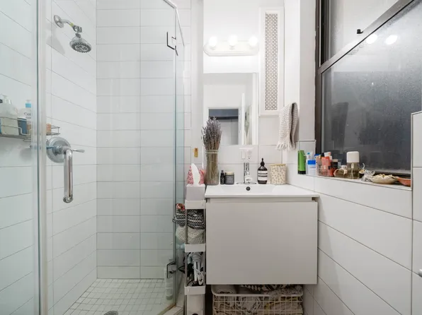 410 East 64th Street image 11 of 12