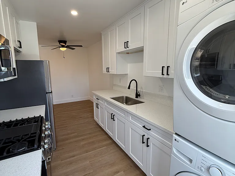 14254 Burbank Blvd #8 — Photo 6