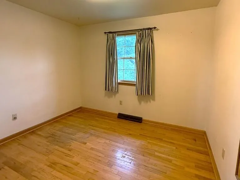 708 W Texas Ave — Photo 11