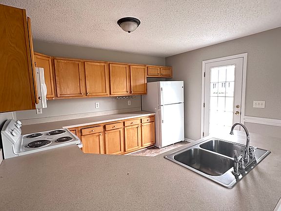 5th image of 12 Linsey Ct