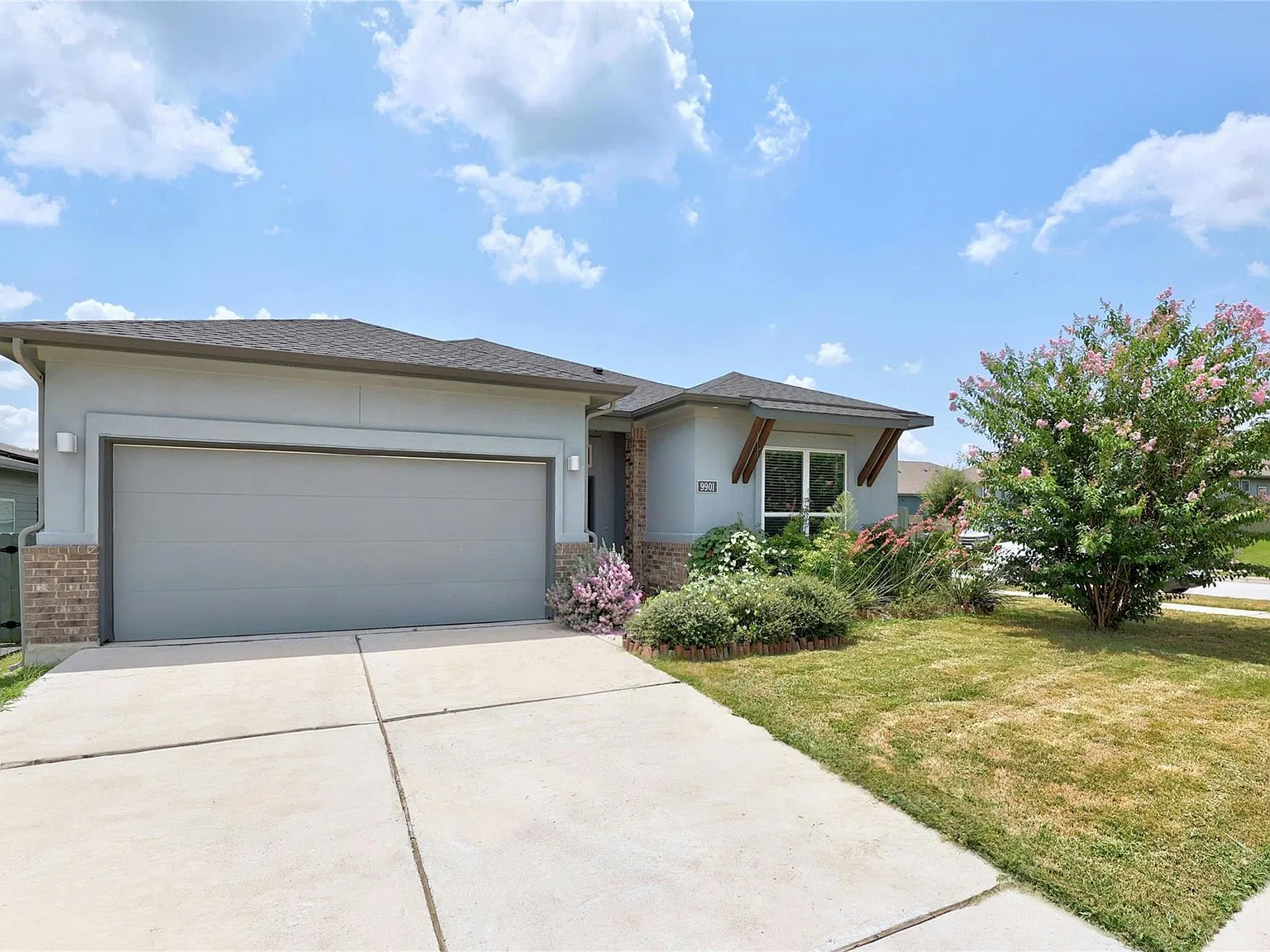 3 bed, 2.0 bath, 1847 sqft, $2,295 — Photo 3