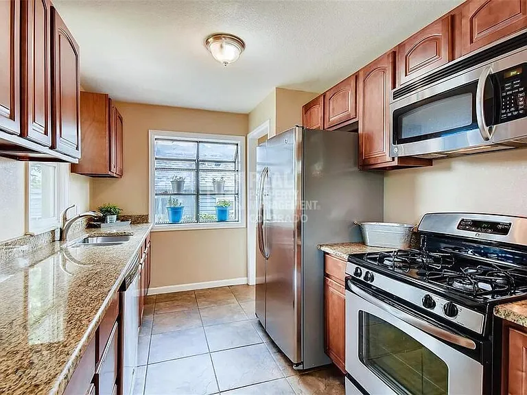 4870 Irving St — Photo 5