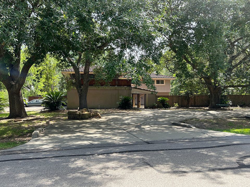 1st image of 1207 Thomas Dr