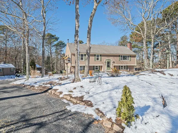 22 Admiral Rickover Rd, Plymouth, MA 02360