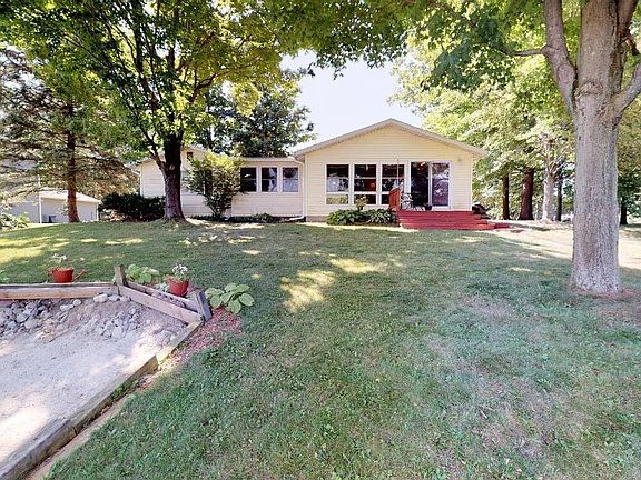 3rd image of 728 Beach Dr