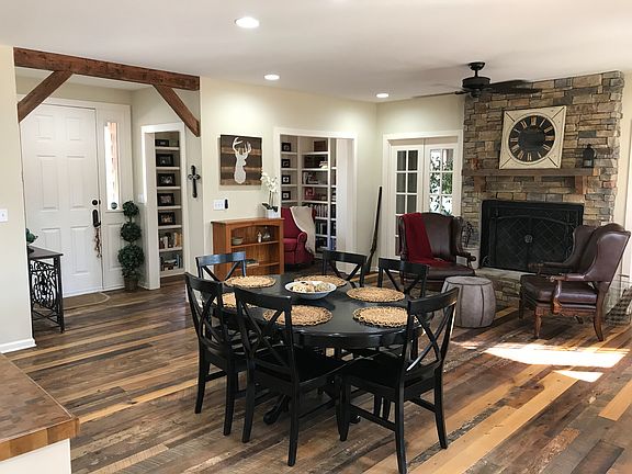 Dining toward library